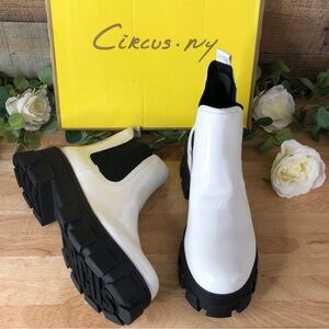 Circus by Sam Edelman Darielle Ankle Boots (White). Size 8.
